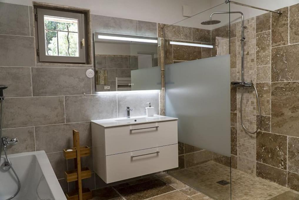 Charmant Rez De Villa Climatise Renove, 90M2 Avec Parking 卡西斯 外观 照片